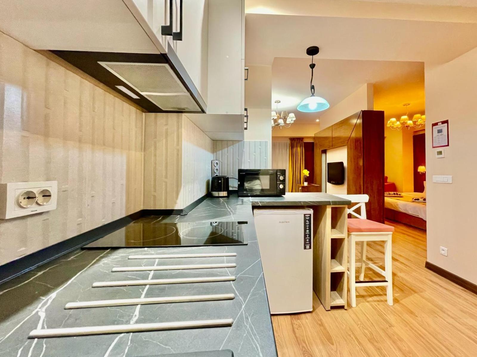 Royal Studio Apartment With A Perfect View - Yamaluxe Bucharest Luaran gambar