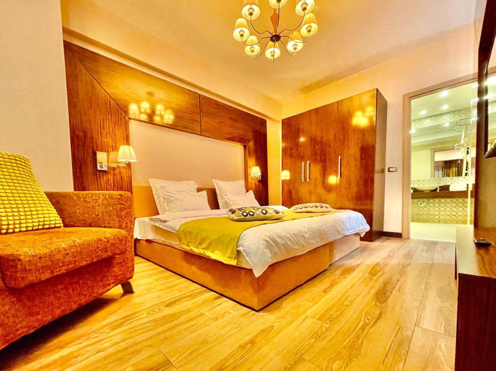 Royal Studio Apartment With A Perfect View - Yamaluxe Bucharest Luaran gambar